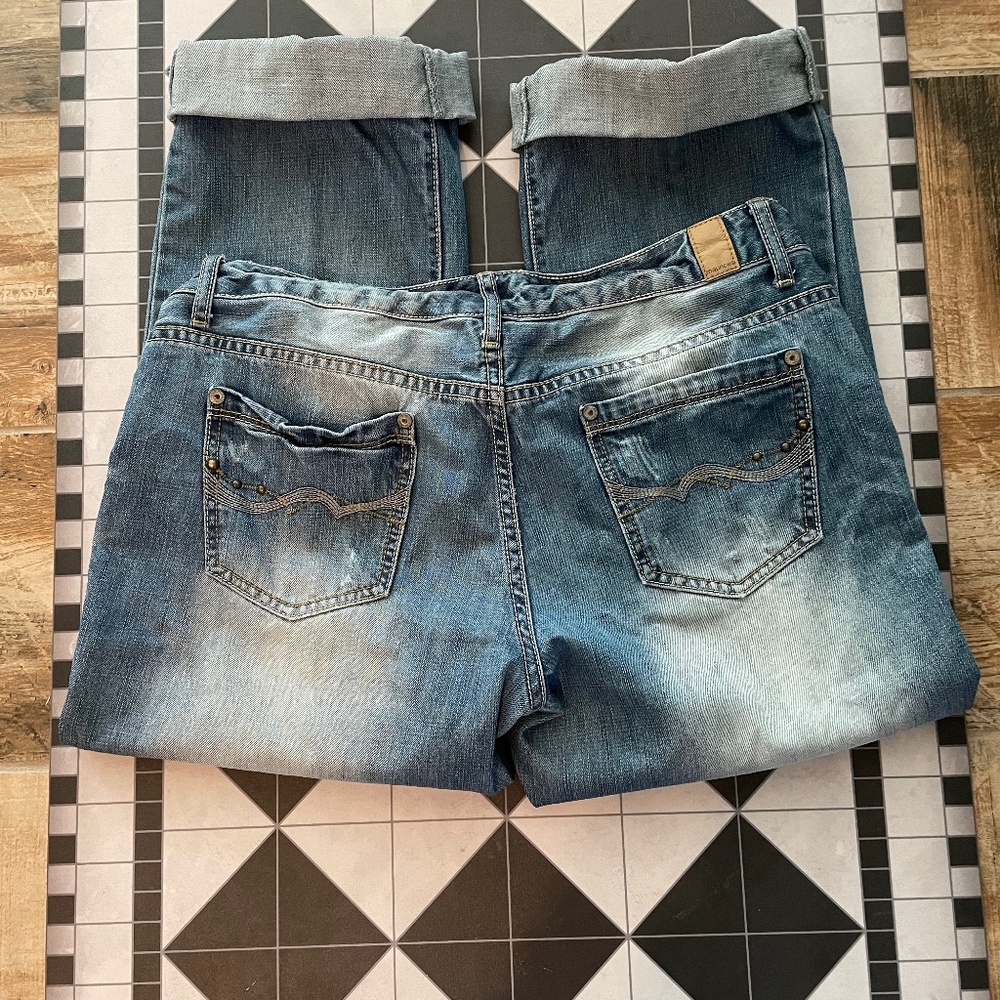 Wide leg mid angle cut jean
